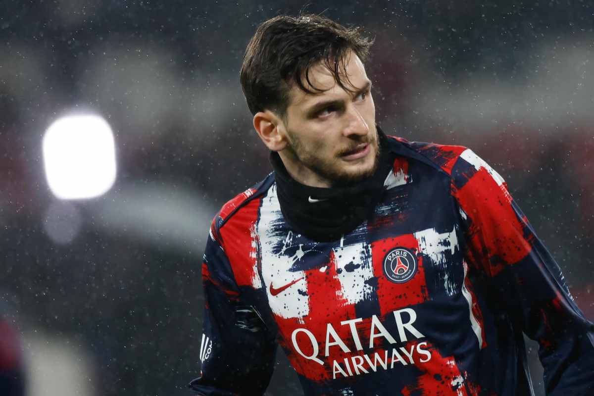 Kvaratskhelia con la maglia del PSG