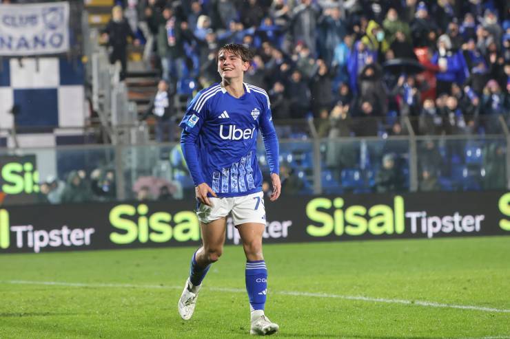 Nico Paz che festeggia dopo un gol