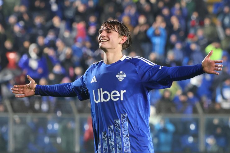 L'esultanza di Nico Paz dopo il gol