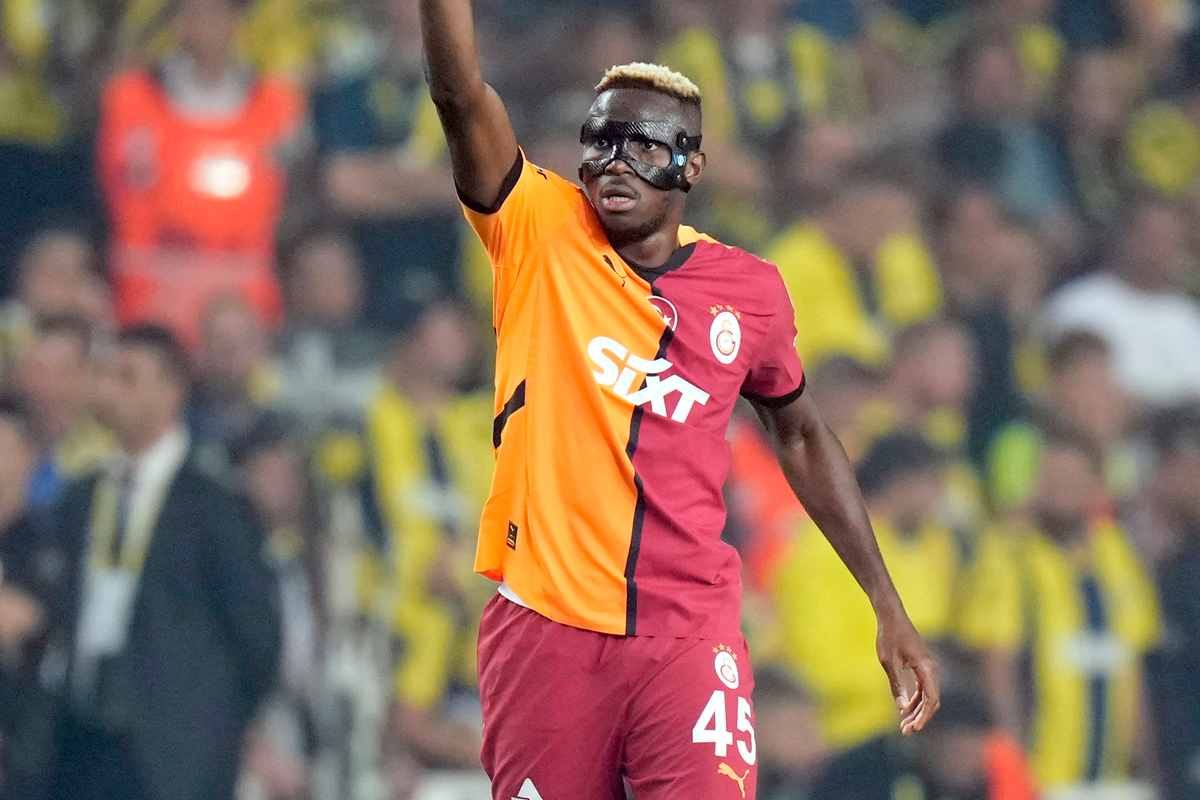 Victor Osimhen in campo con il Galatasaray