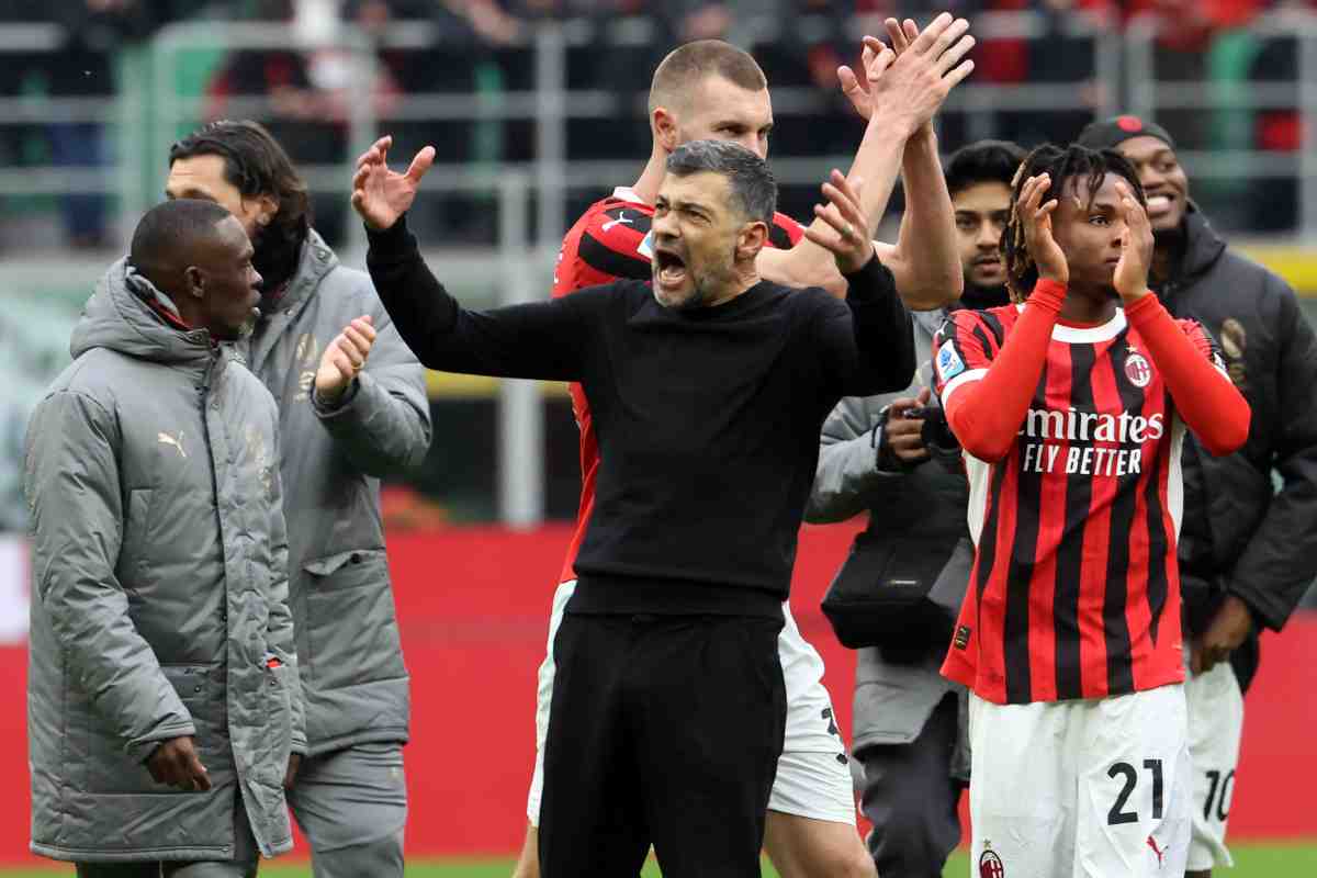 Sergio Conceiçao esulta con i giocatori del Milan