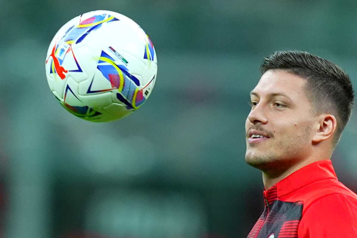 Luka Jovic col pallone