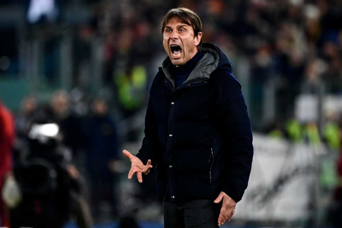 Antonio Conte urla in panchina