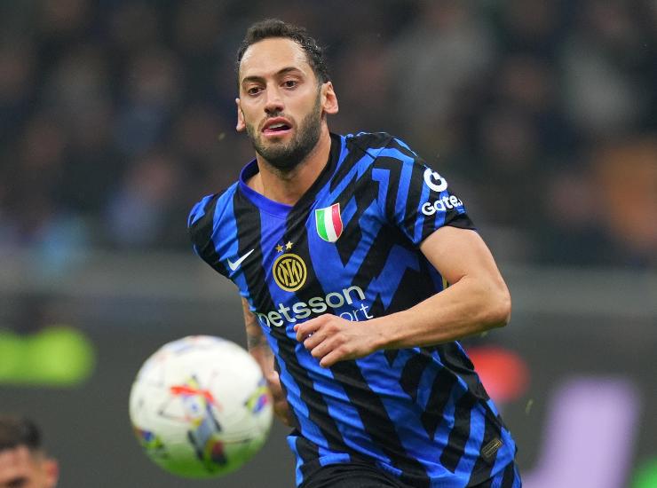 Il centrocampista dell'Inter Hakan Calhanoglu