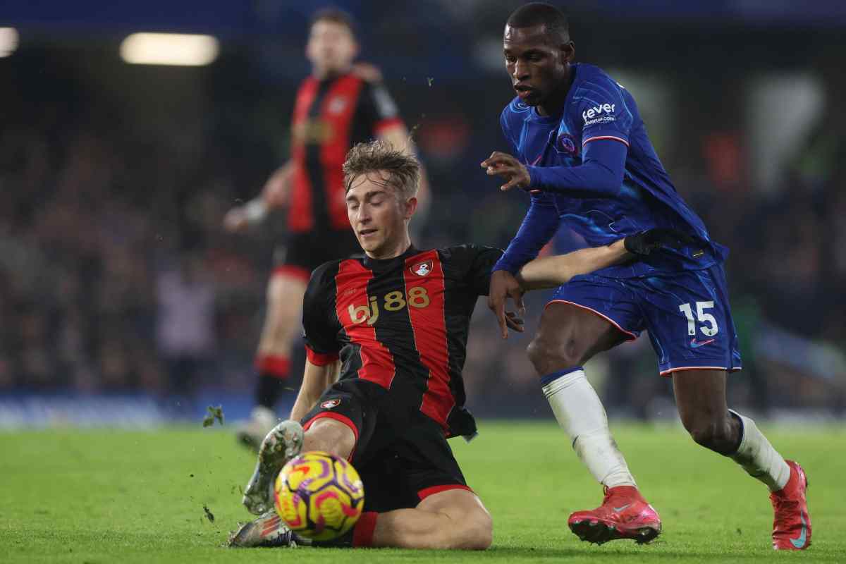 Hijsen con la maglia del Bournemouth