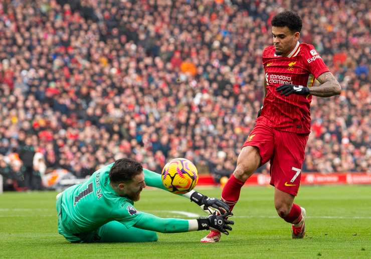 Luis Diaz atterrato in area di rigore contro i Wolves