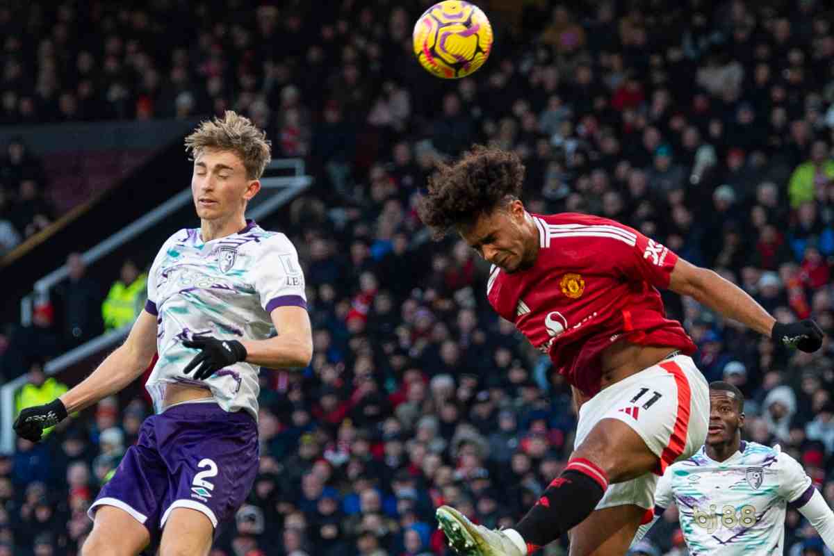 Huijsen in un duello aereo