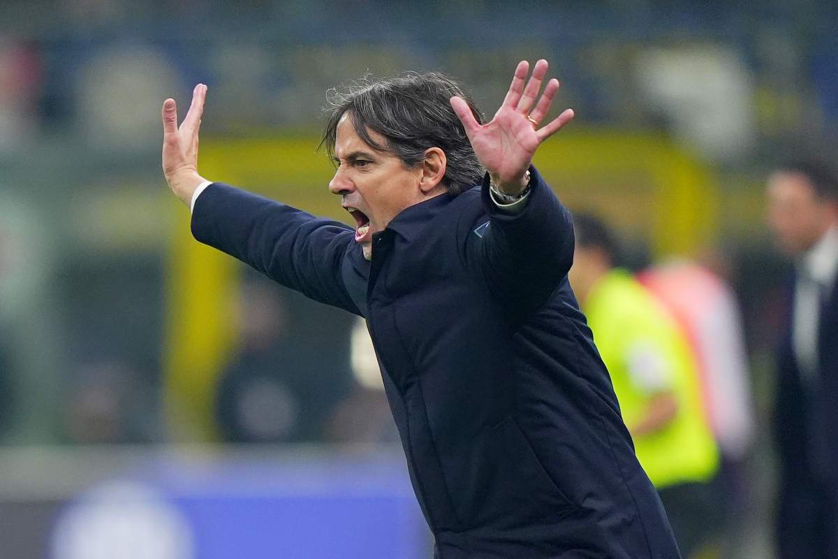Simone Inzaghi protesta a bordo campo