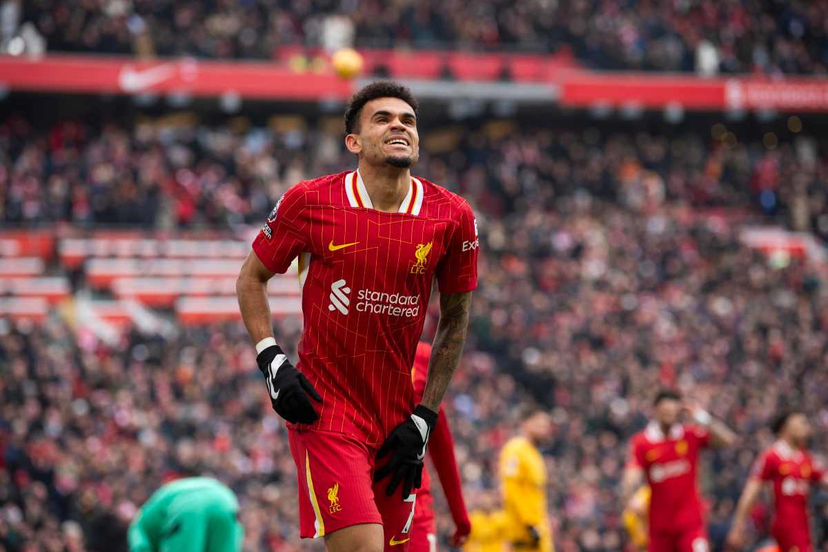Luis Diaz esulta con la maglia del Liverpool