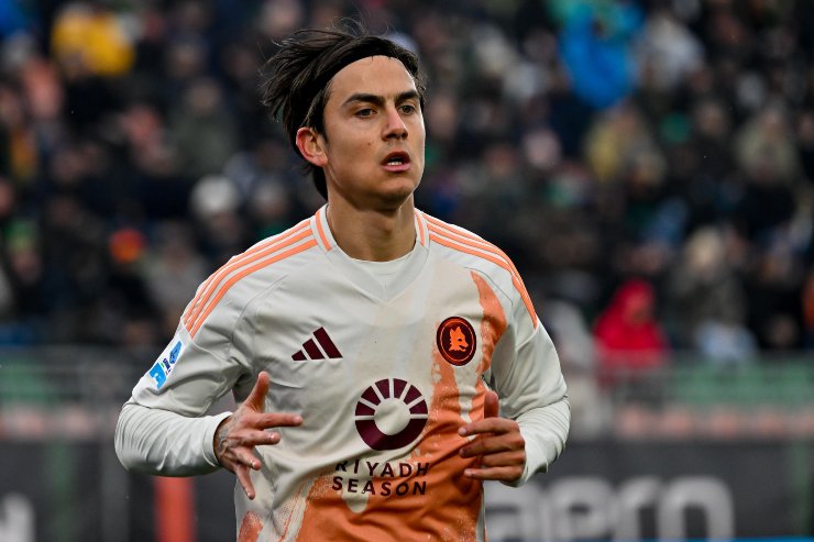 Paulo Dybala in azione con la Roma