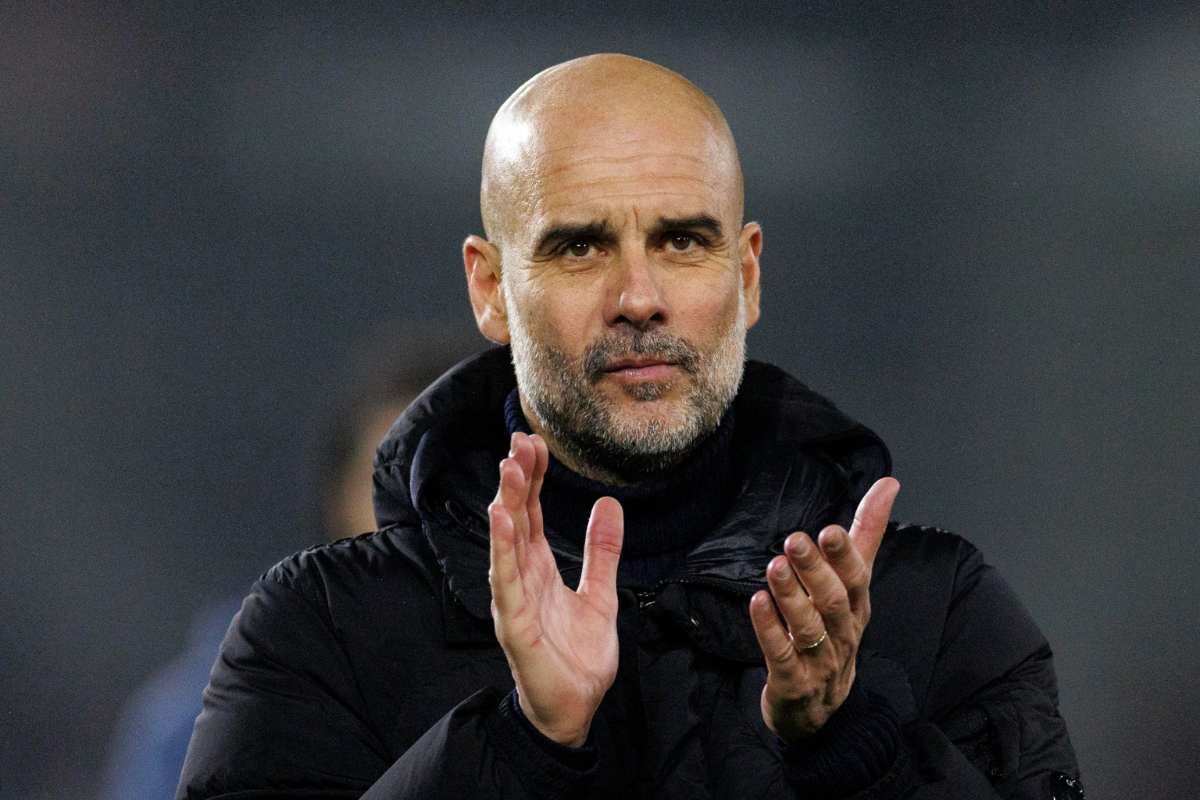 Pep Guardiola applaude 