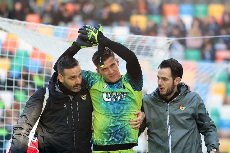 Filip Stankovic dopo l'infortunio con la maglia del Venezia