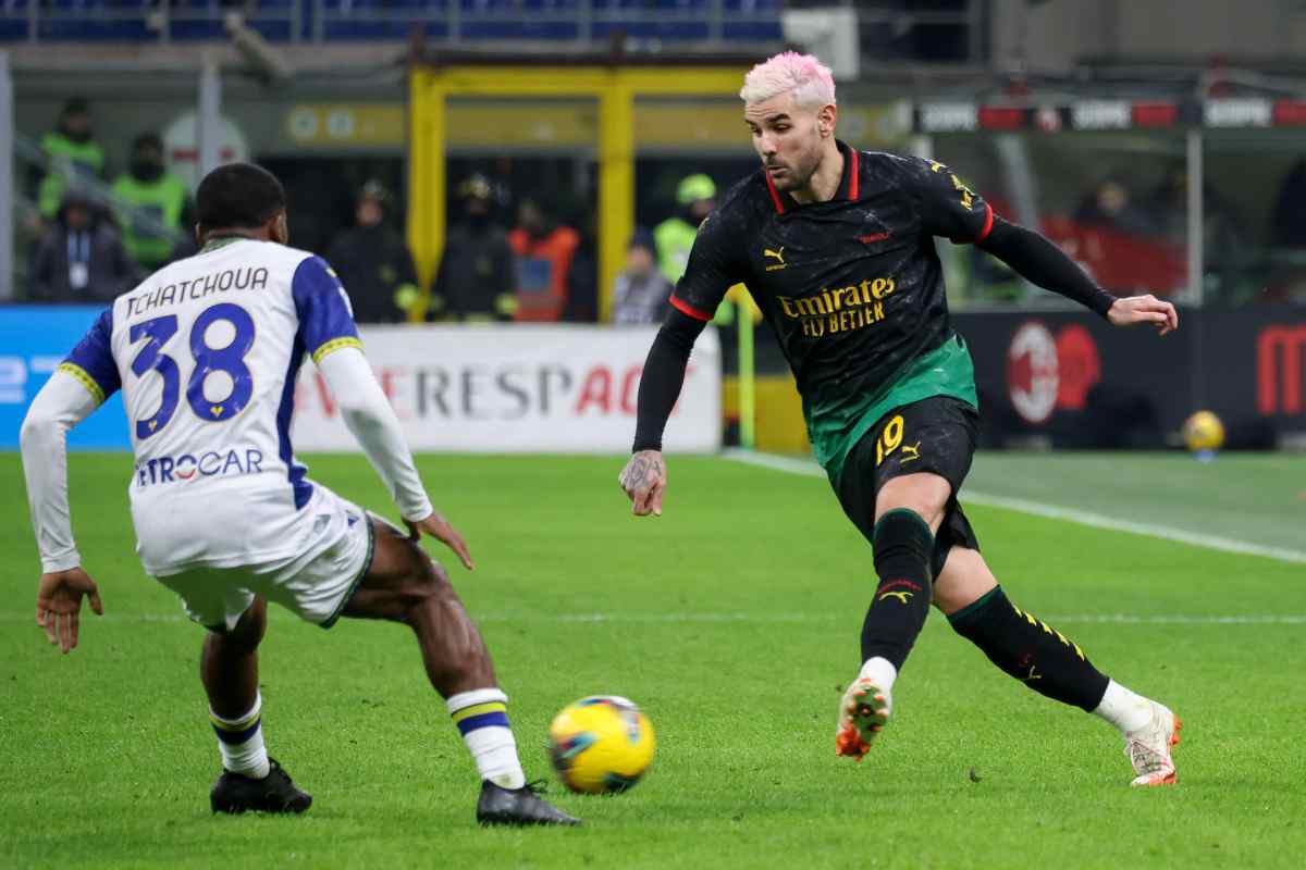 Theo Hernandez con la maglia del Milan