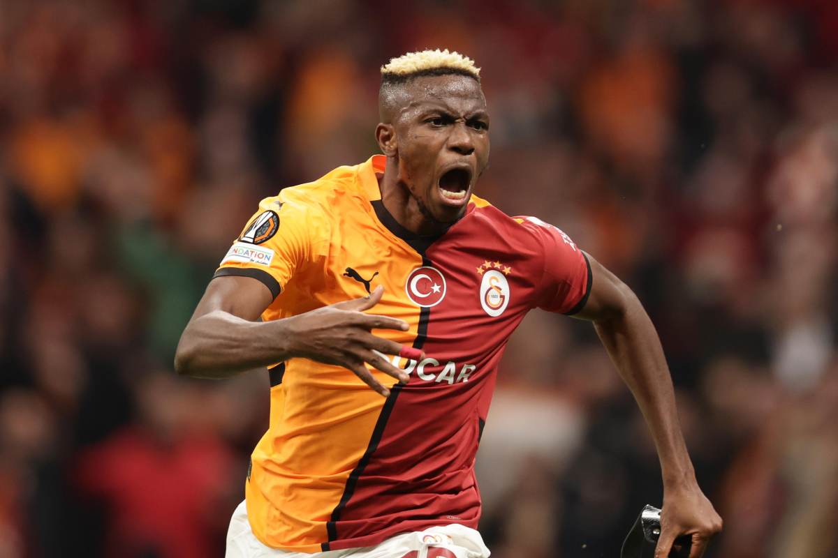 Victor Osimhen esulta dopo un gol con il Galatasaray.