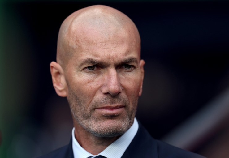 Primo piano di Zinedine Zidane con sguardo concentrato