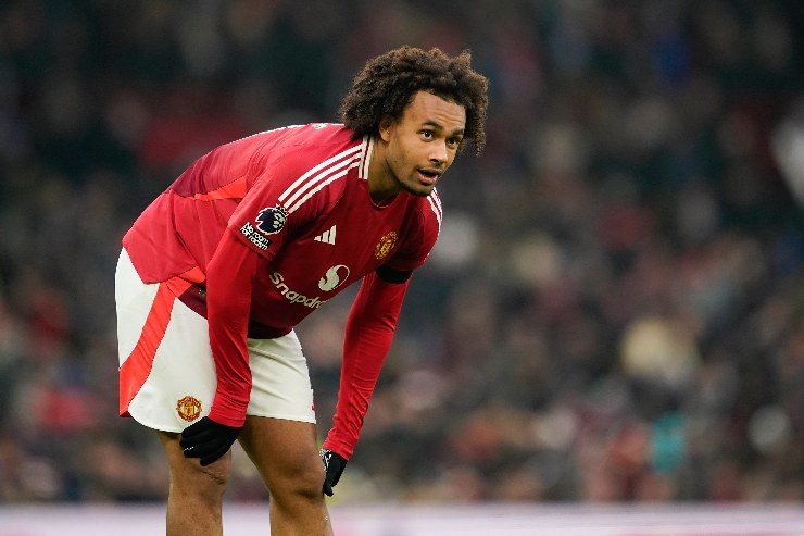 Joshua Zirkzee in azione con la maglia del Manchester United