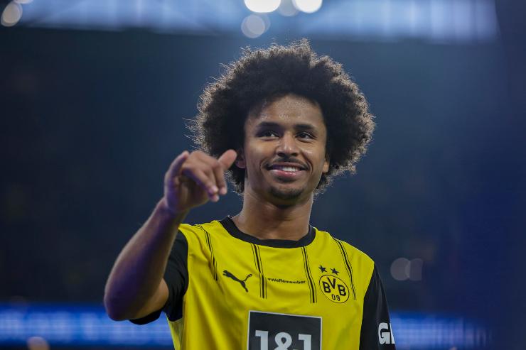 Karim Adeyemi esulta dopo un gol