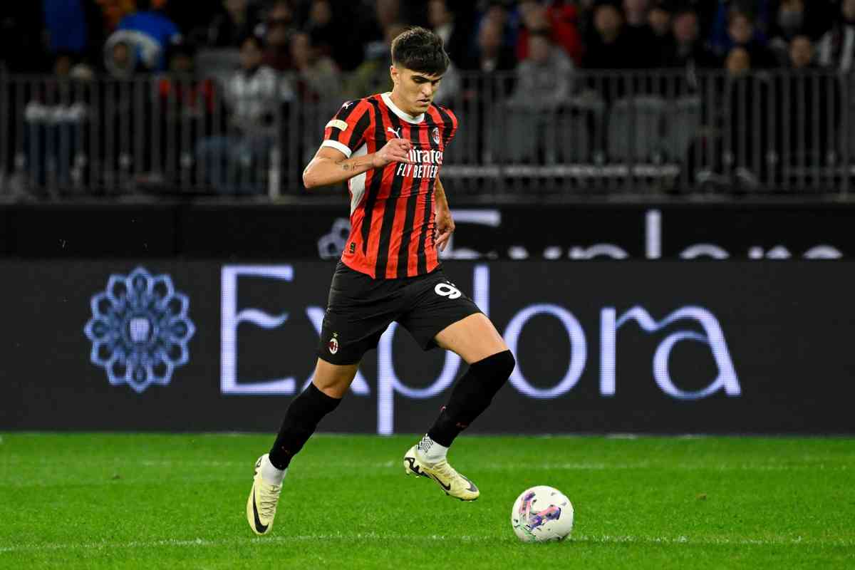 Davide Bartesaghi in campo con la maglia del Milan