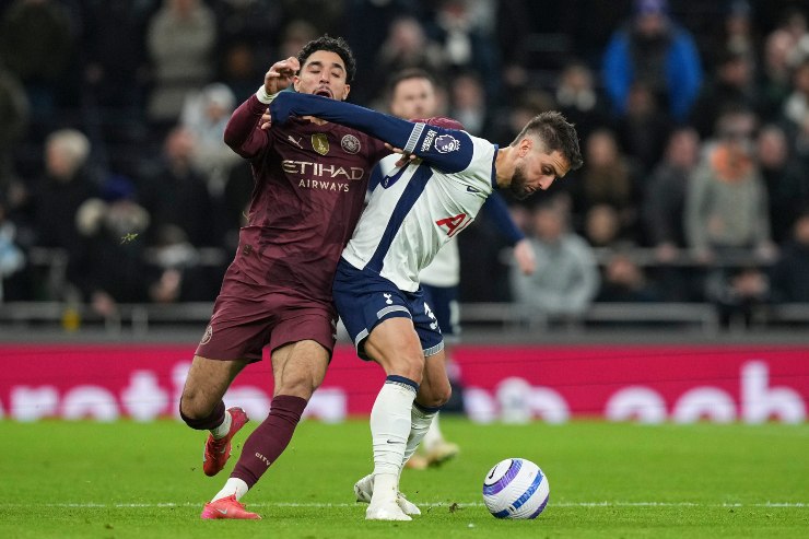 Rordrigo Bentancur in azione con la maglia del Tottenham