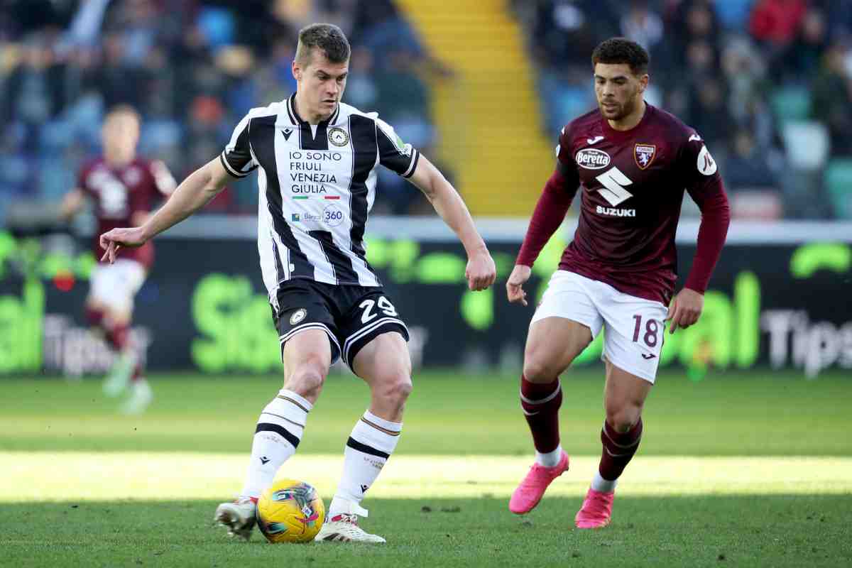 Jaka Bijol in campo con l'Udinese