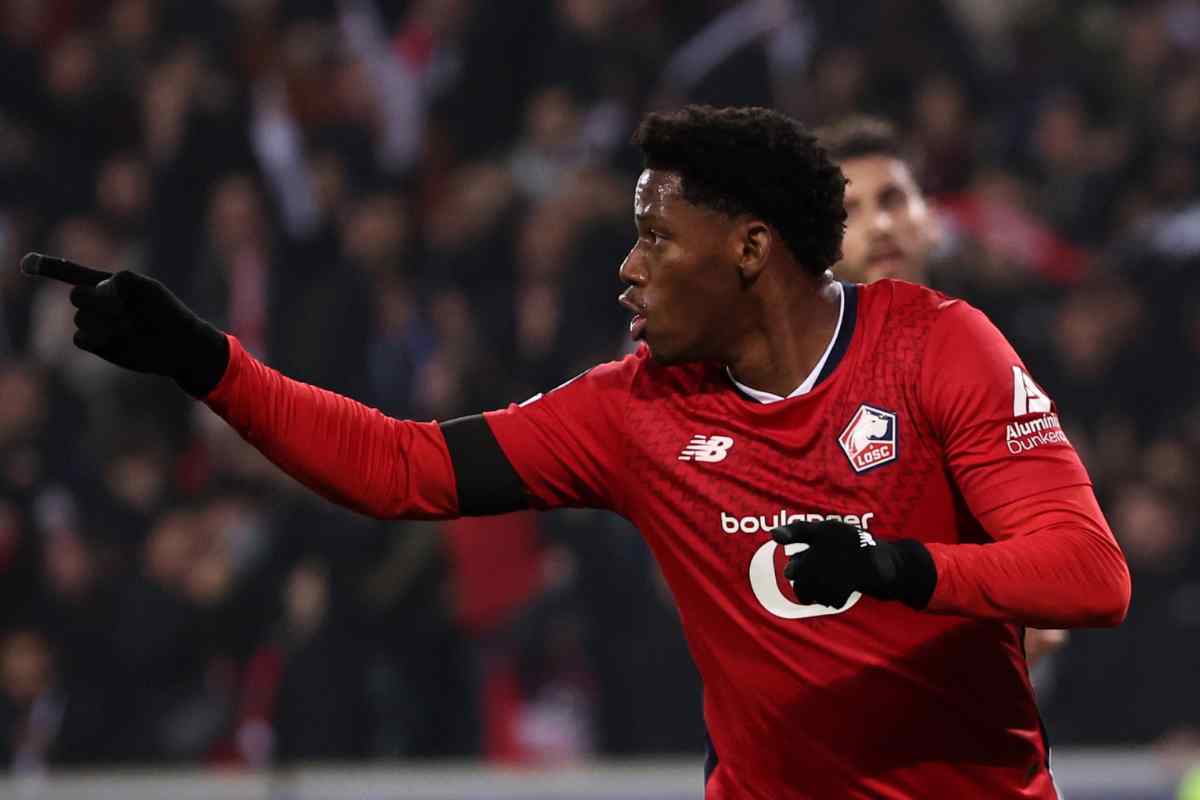 Jonathan David esulta dopo il gol alla Juve in Champions 