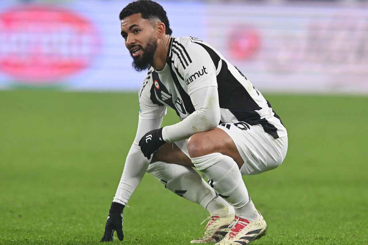 Douglas Luiz in campo con la magia della Juve