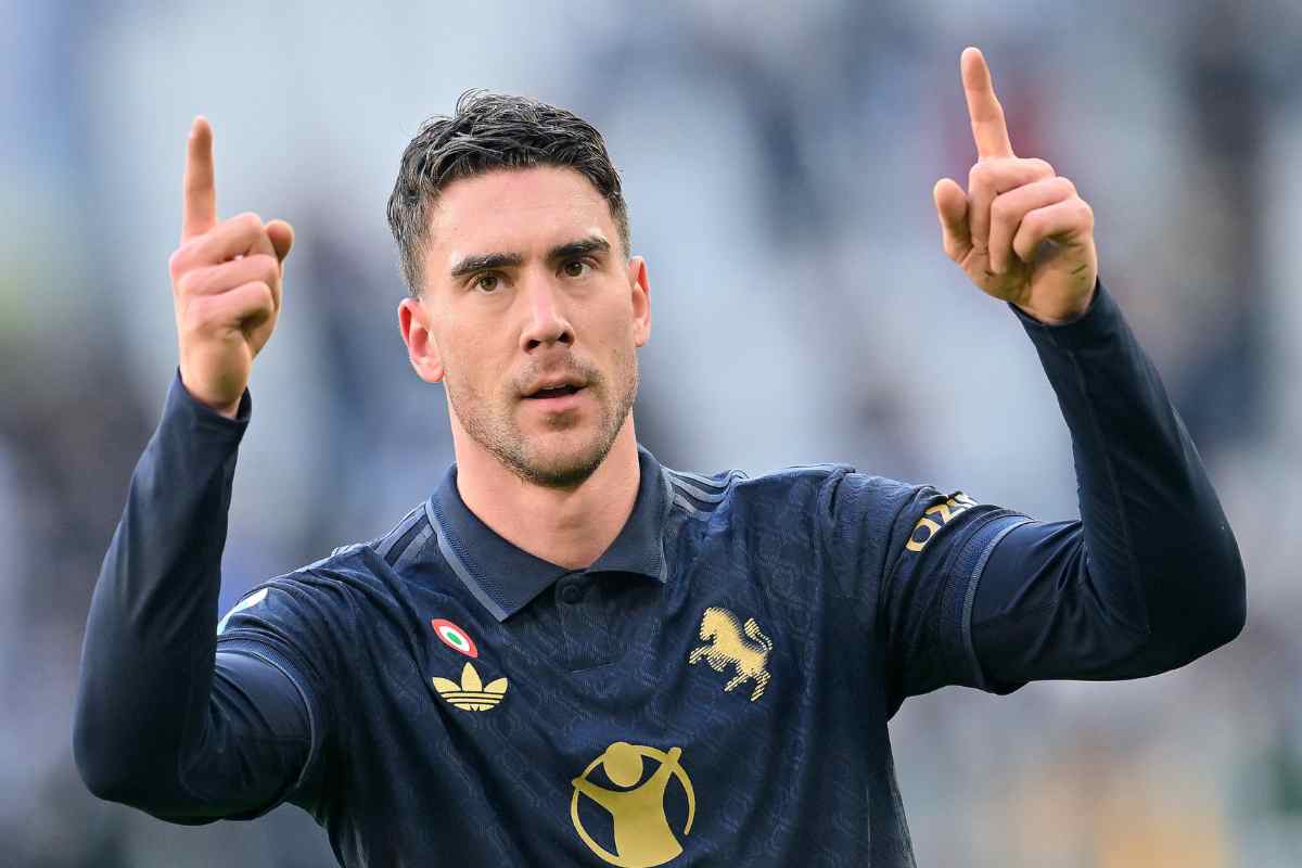 Dusan Vlahovic in campo con la maglia della Juve