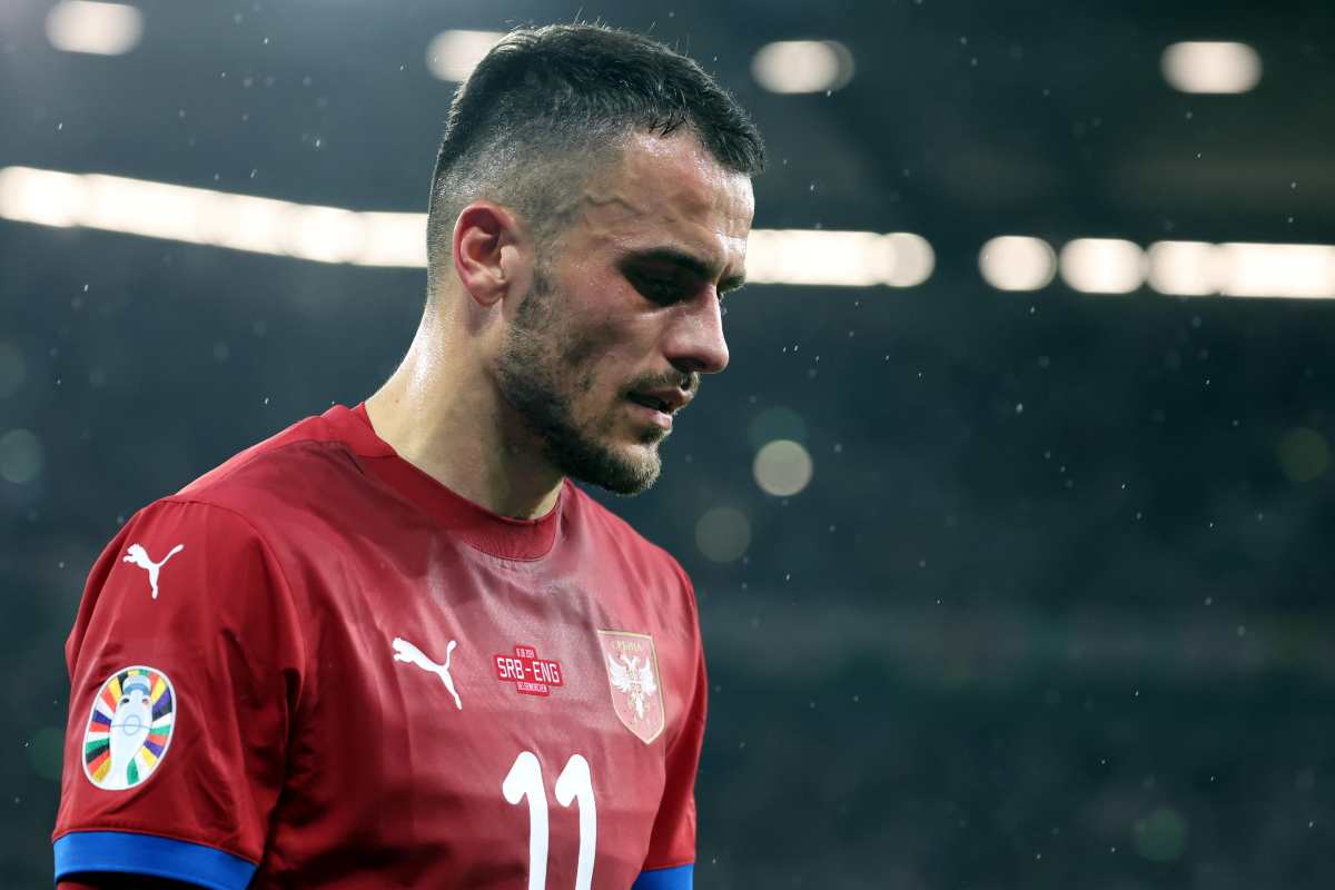 Filip Kostic con la maglia della Serbia