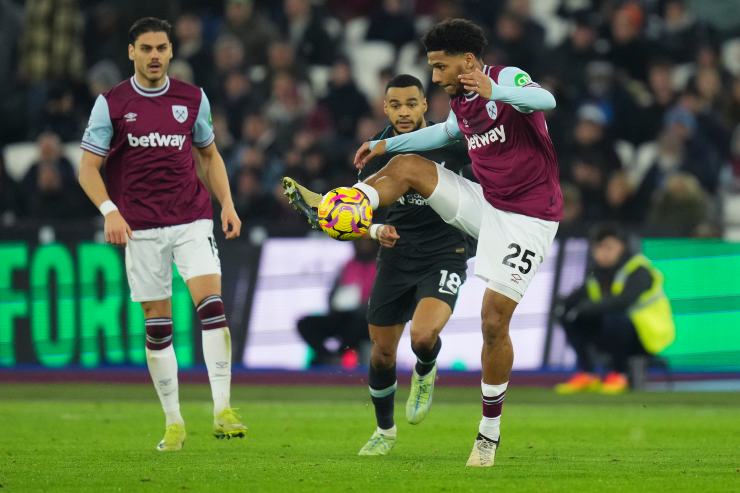 Jean-Clair Todibo in campo con la maglia del West Ham