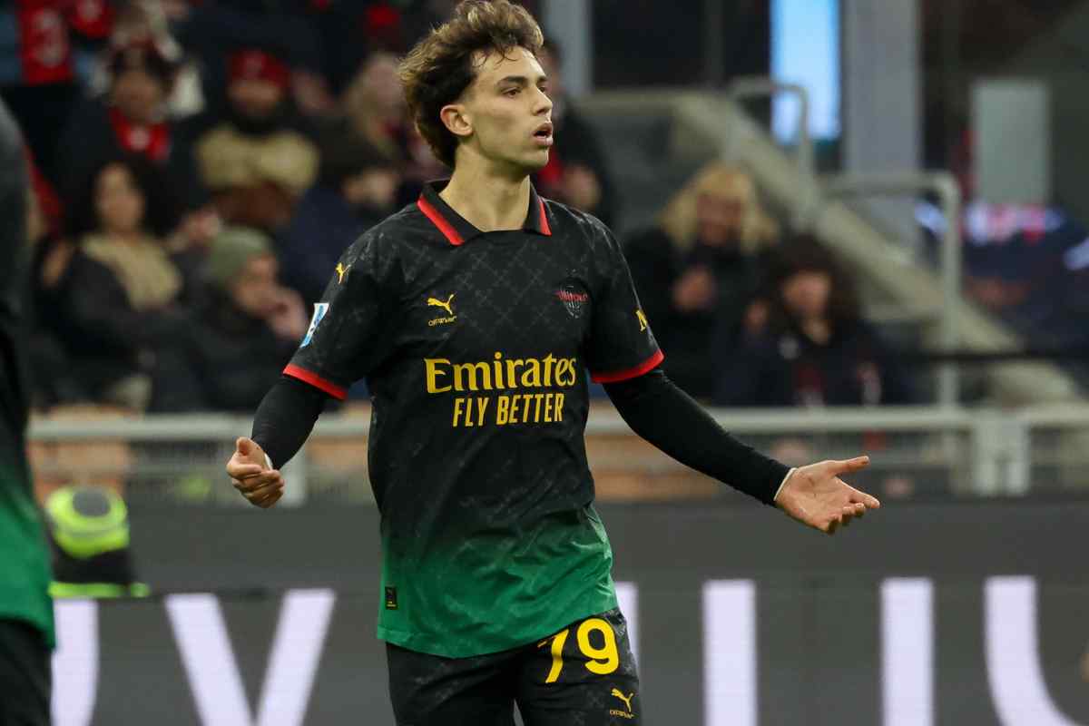 Joao Felix in campo con la maglia del Milan