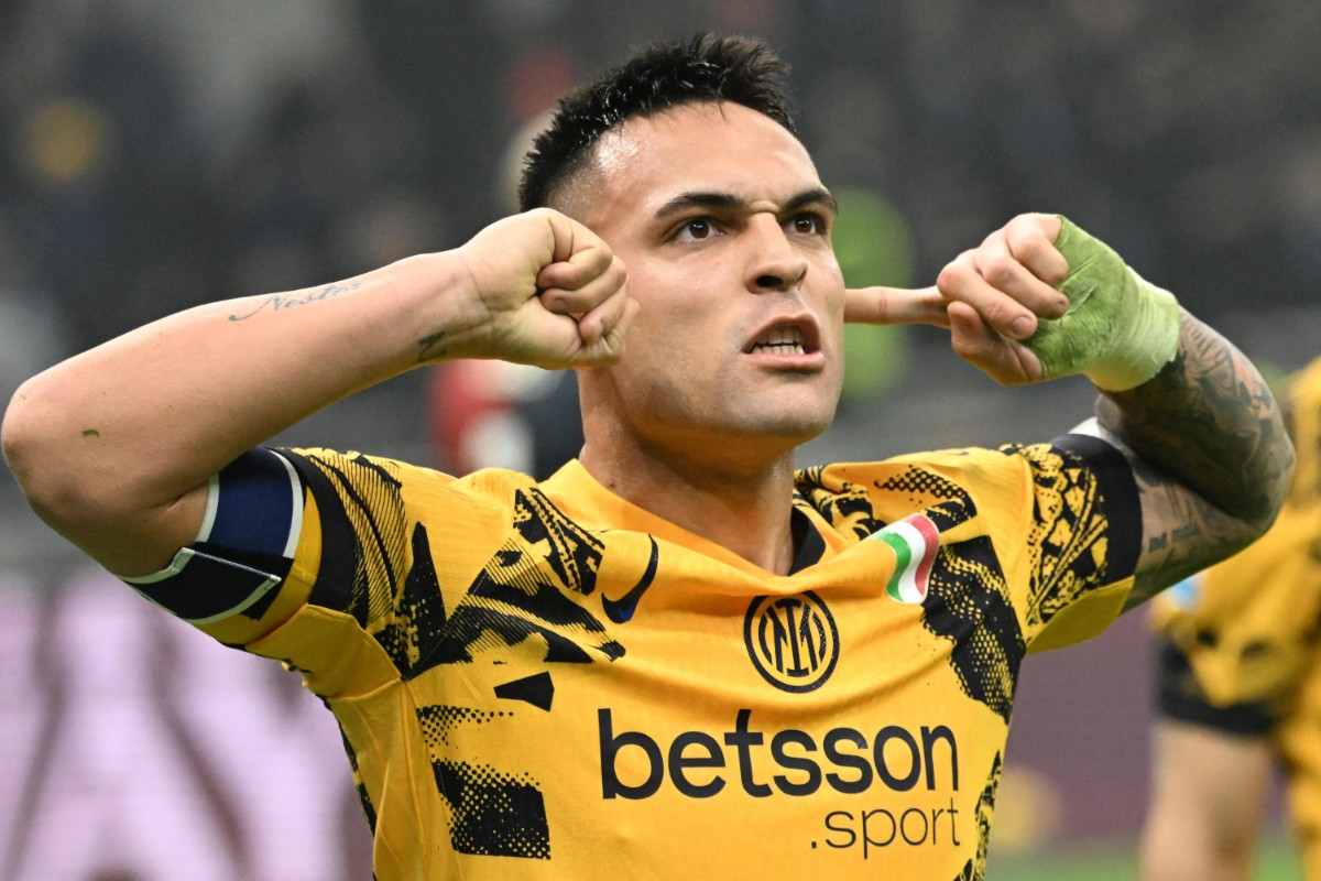 Lautaro Martinez esulta dopo un gol