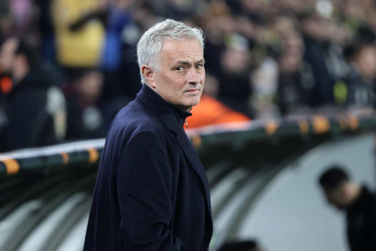 Mourinho sulla panchina del Fenerbahce