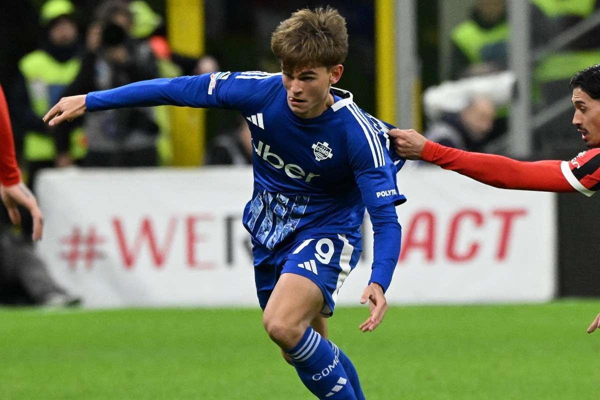 Nico Paz in azione contro il Milan