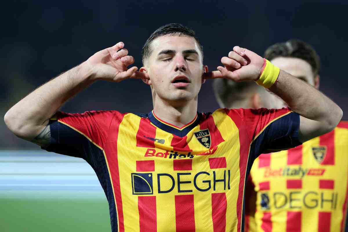 Nikola Krstovic esulta dopo un gol con il Lecce