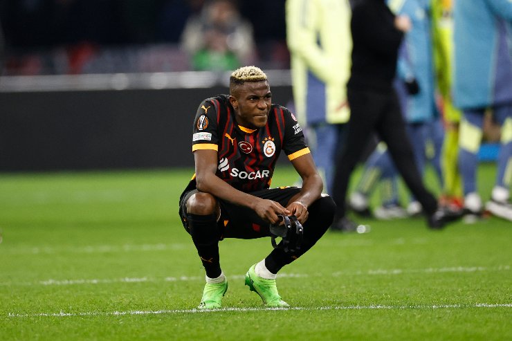 Victor Osimhen in campo con la maglia del Galatasaray