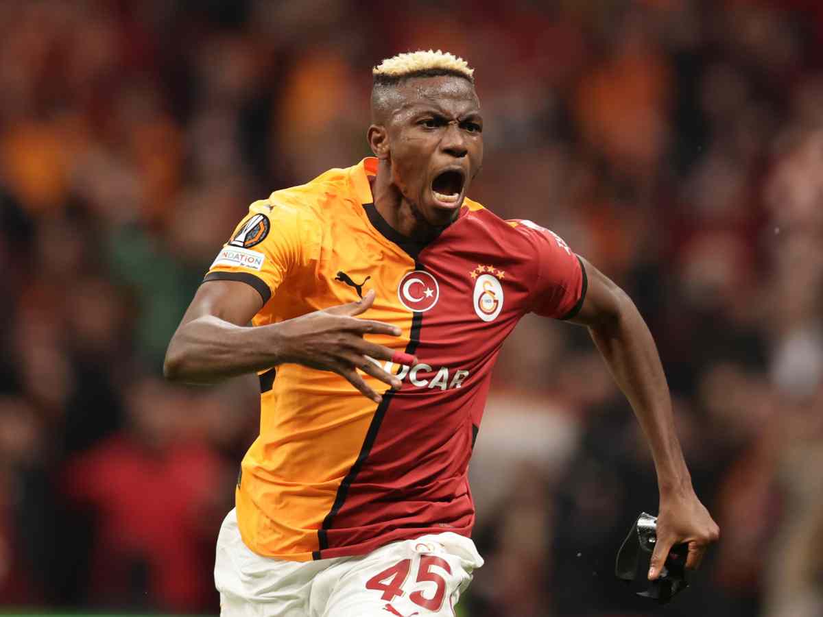 Victor Osimhen esulta dopo un gol con il Galatasaray