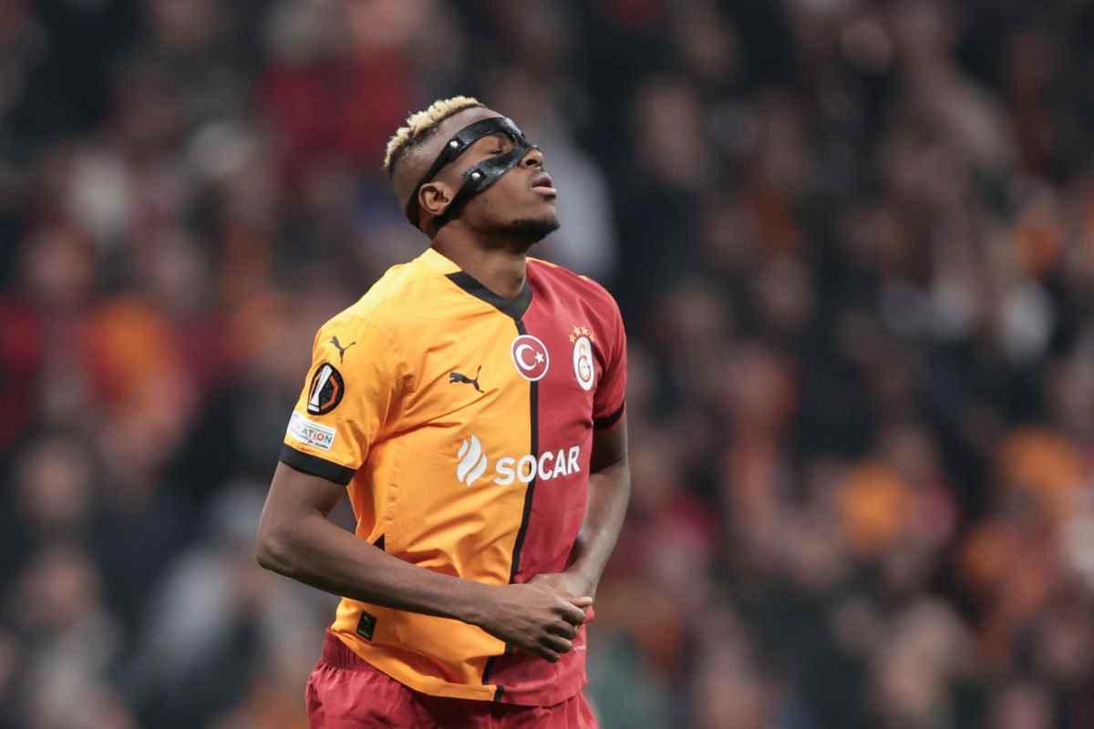 Victor Osimhen in campo con il Galatasaray