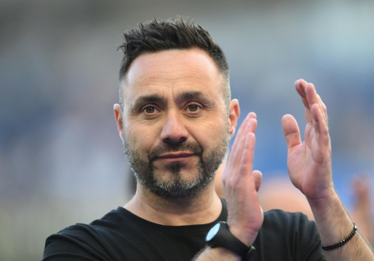 Roberto De Zerbi applaude i suoi tifosi