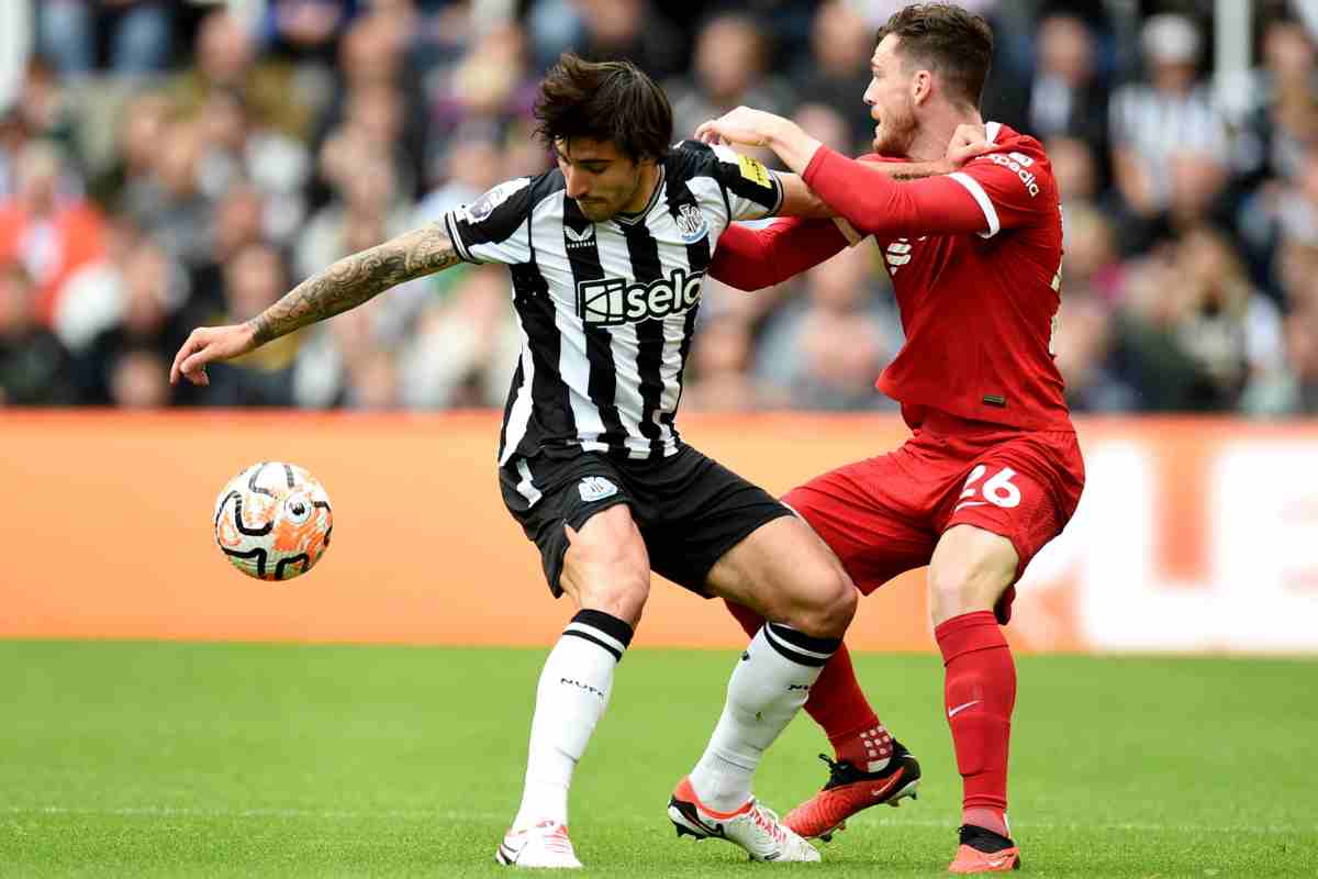Tonali in campo contro il Liverpool 
