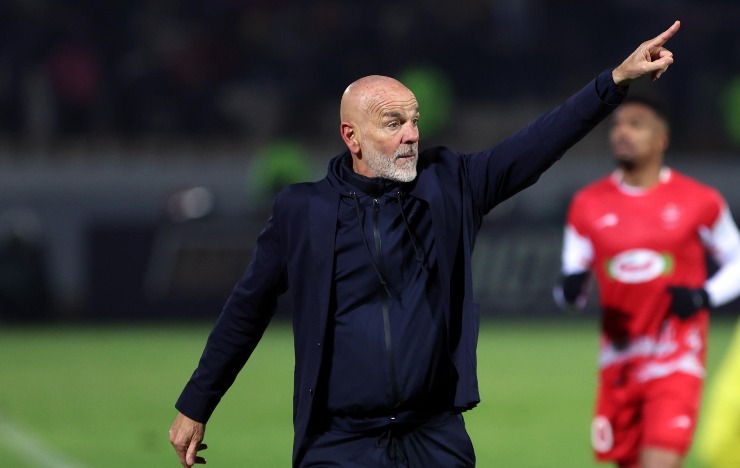 Stefano Pioli dà indicazioni ai suoi