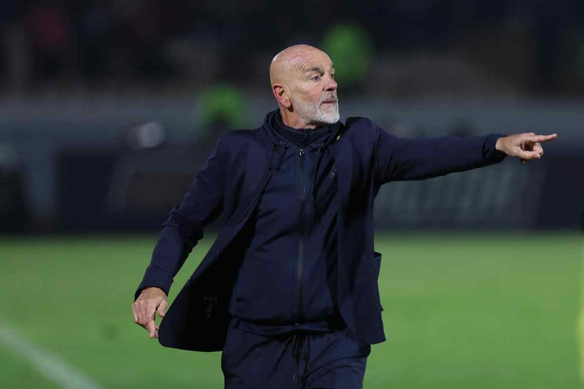 Stefano Pioli dà indicazioni dalla panchina
