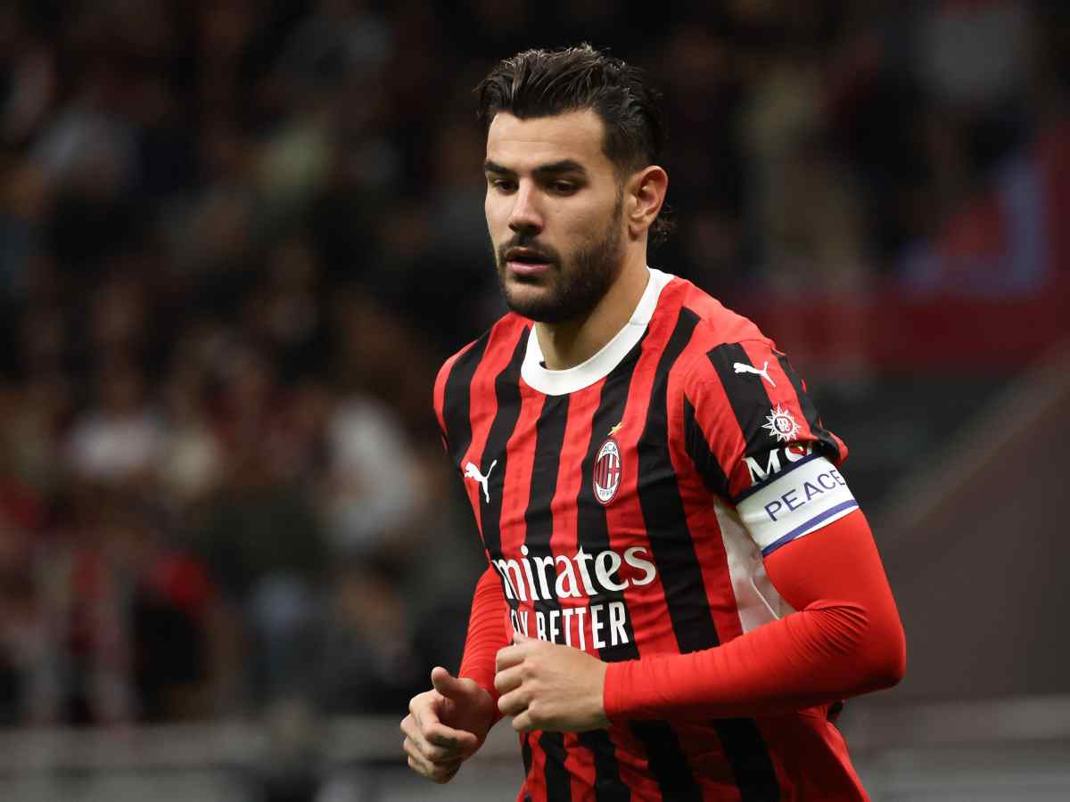 Theo Hernandez con la maglia del Milan