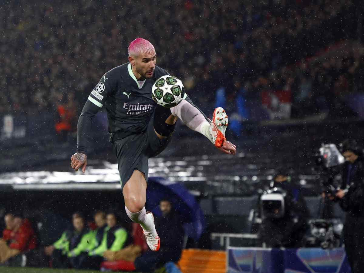 Theo Hernandez in azione con la maglia del Milan