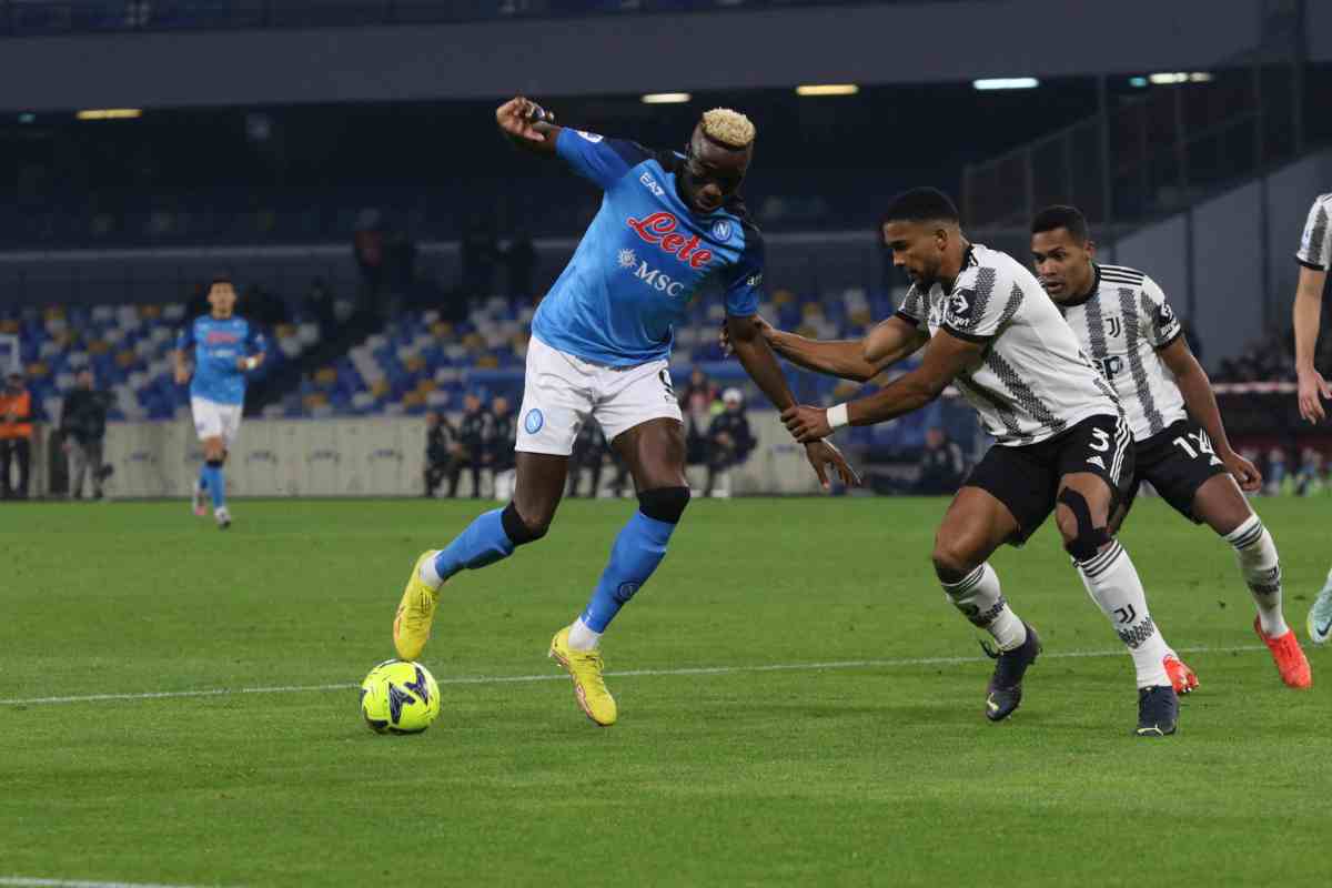 Victor Osimhen in azione contro la Juve