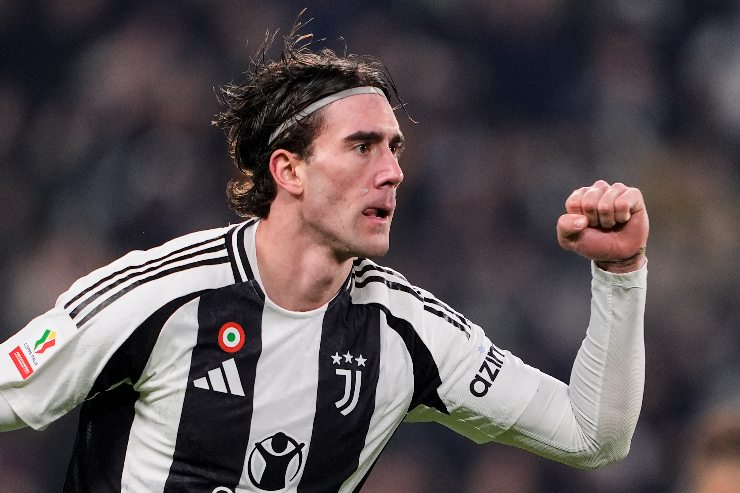 Dusan Vlahovic in azione con la maglia della Juventus