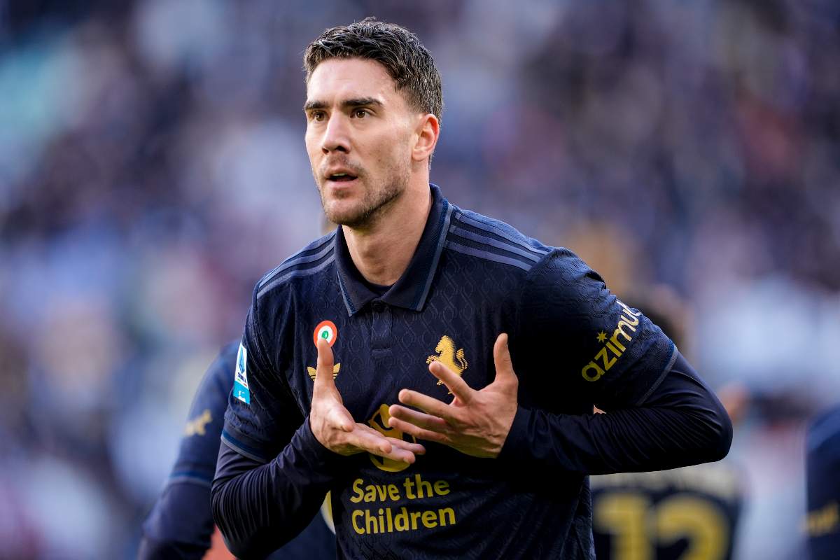 Dusan Vlahovic esulta dopo il gol con la Juve