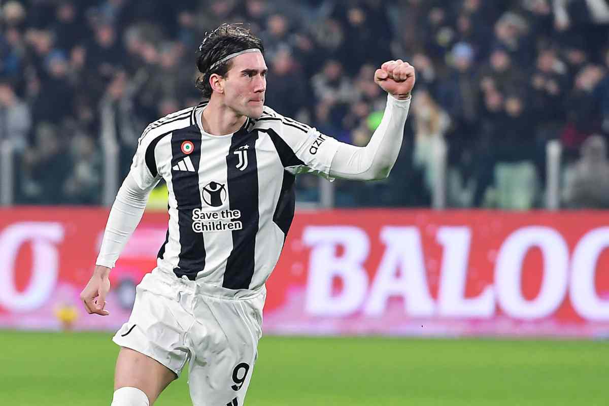 Dusan Vlahovic esulta dopo un gol