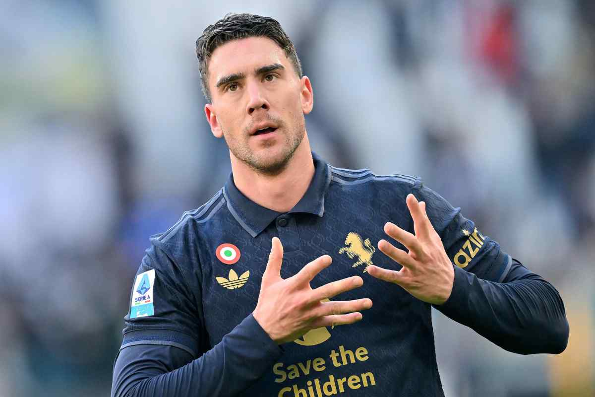 Dusan Vlahovic con la maglia della Juve