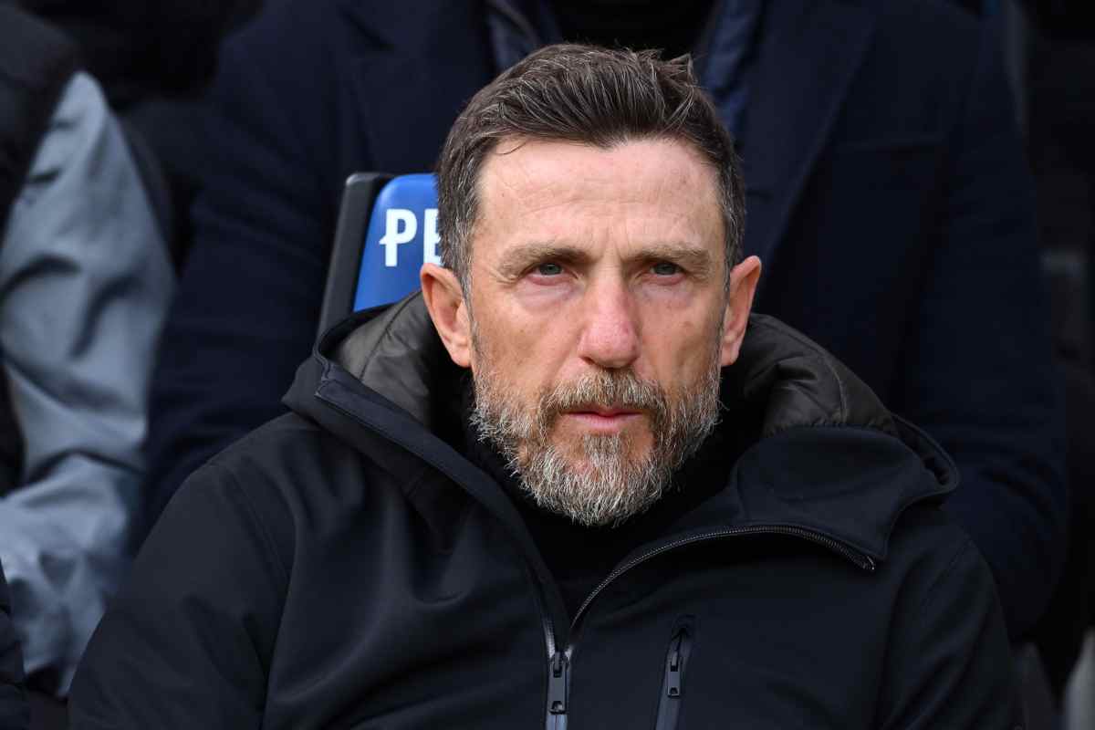 Eusebio Di Francesco seduto in panchina