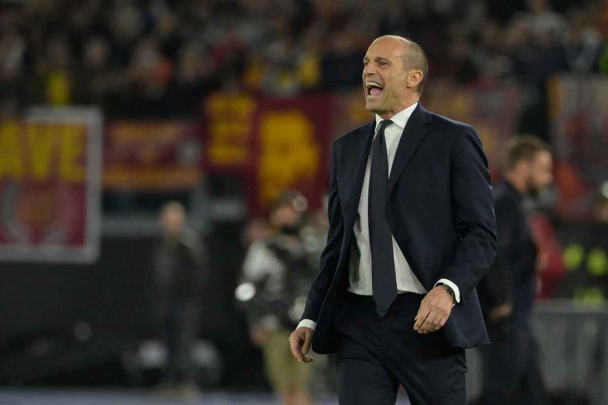 Allegri dà indicazioni dalla panchina